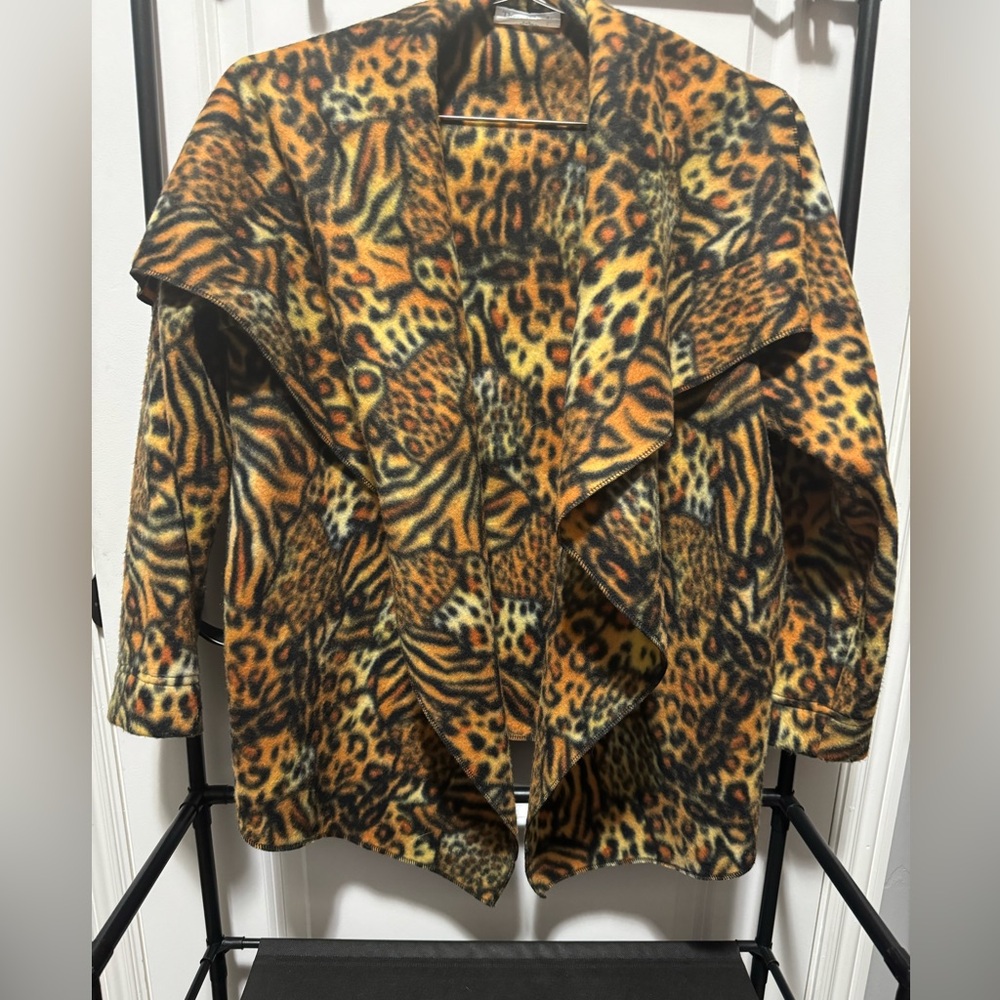 Three Friends woman’s size L animal print Duster jacket cropped soft
